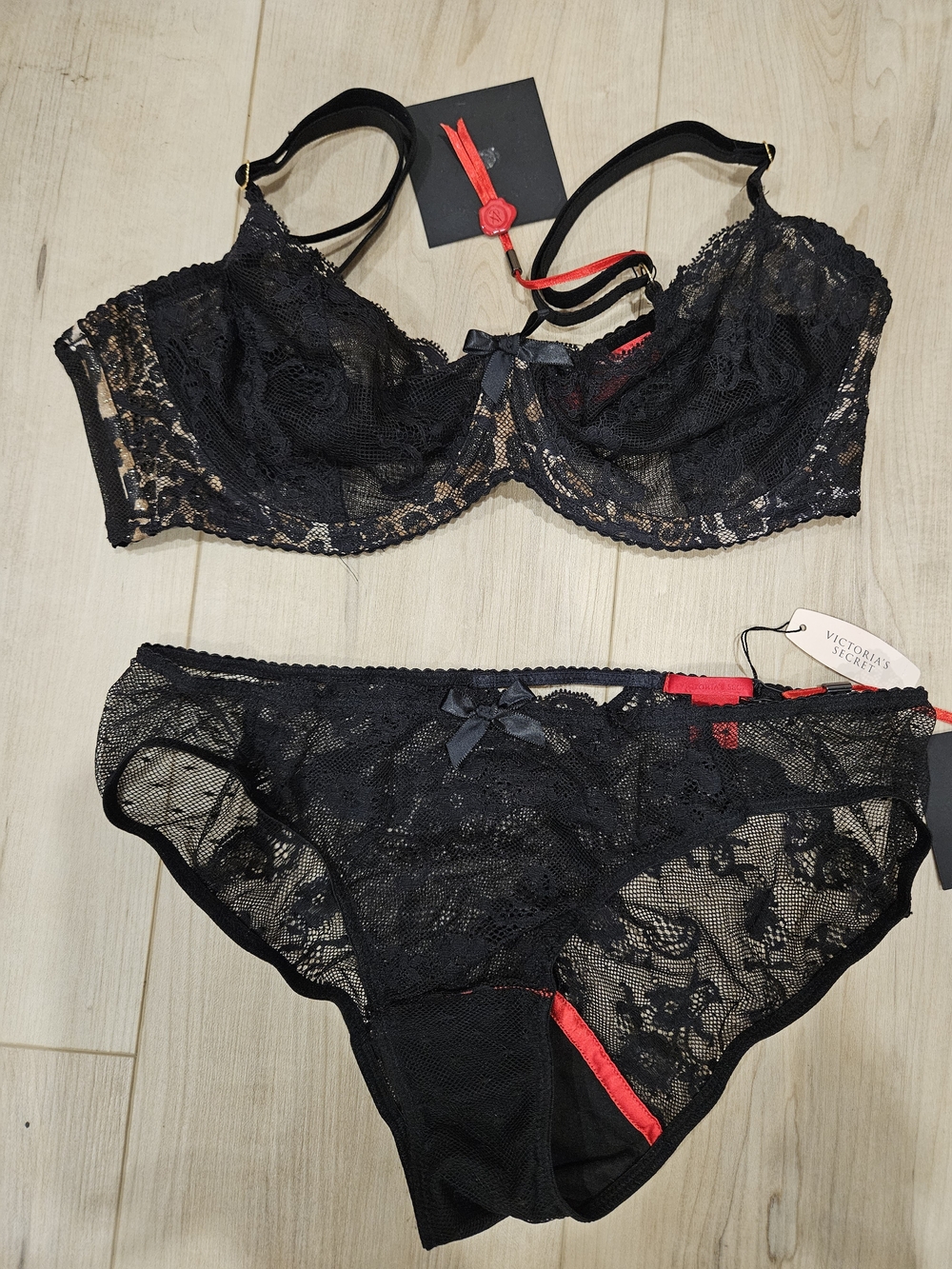 Victoria's Secret Black Lace Underwire Bra & Bikini Set - Picture 1 of 8